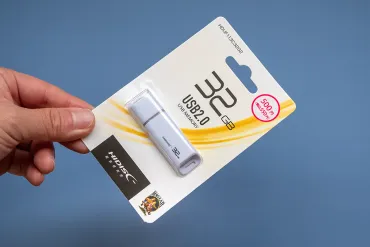 100均USBメモリは使える？価格・性能・選び方の疑問を解決！100均USBメモリの実力と選び方のポイント