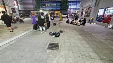 歌舞伎町「トー横」界隈にたむろする若者達の実像避難所の側面もあるが放置のあげく暴走を招いた